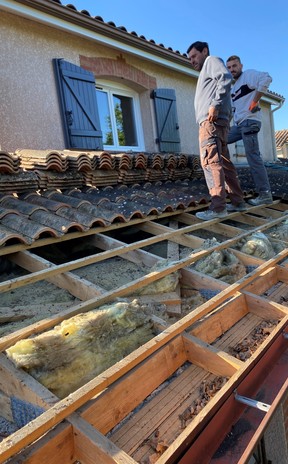 C rénovation réalisation d’un entretien de toiture à Saint-Génies-Bellevue