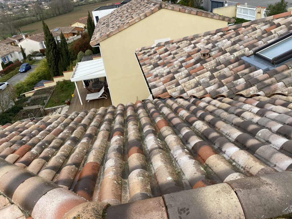 Nettoyage, démoussage et hydrofugation imperméable des tuiles à Lauzerville