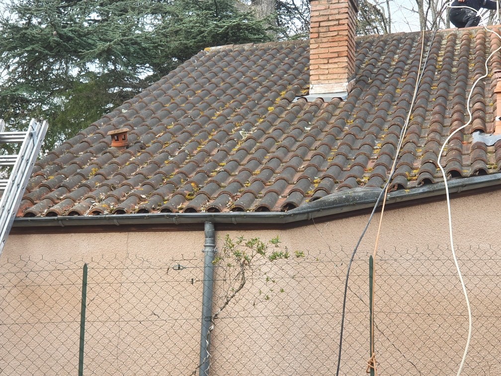 Nettoyage et démoussage toiture toulouse / avant | Nettoyage toiture Toulouse / après